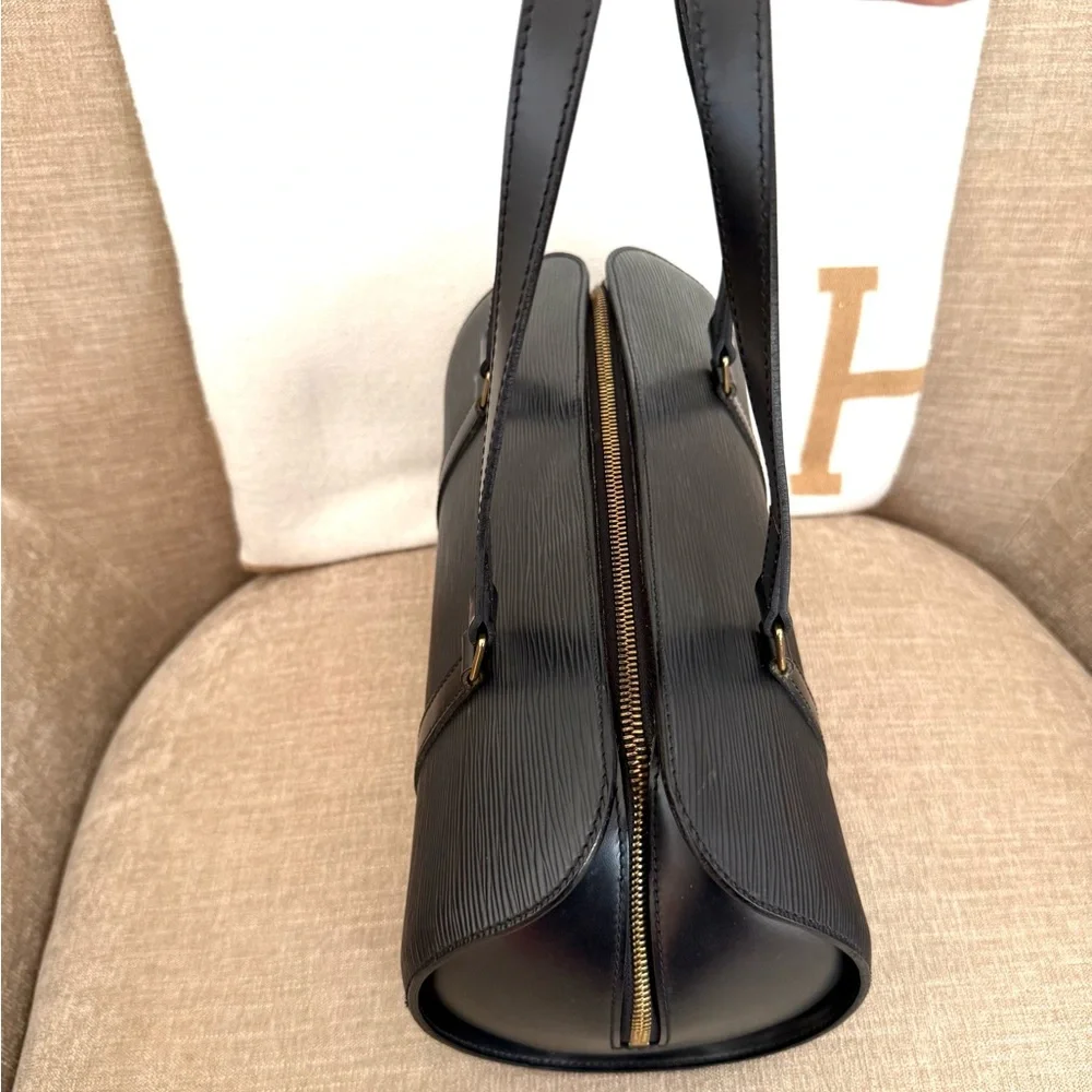 Authentic Louis Vuitton Soufflot bag Black Epi Leather with mini pouch M52862